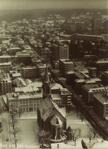 1970: Blick übers Neuwiesenquartier, Kirche St.Peter und Paul, Luftbild